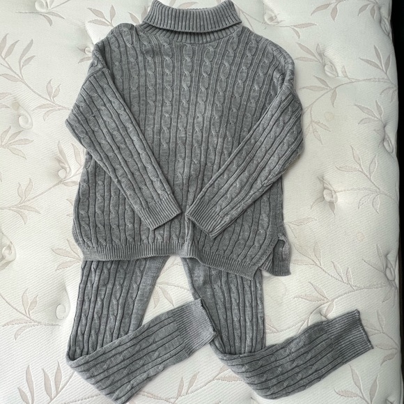 Two piece matching sweater and jogger lounge set - Picture 4 of 9
